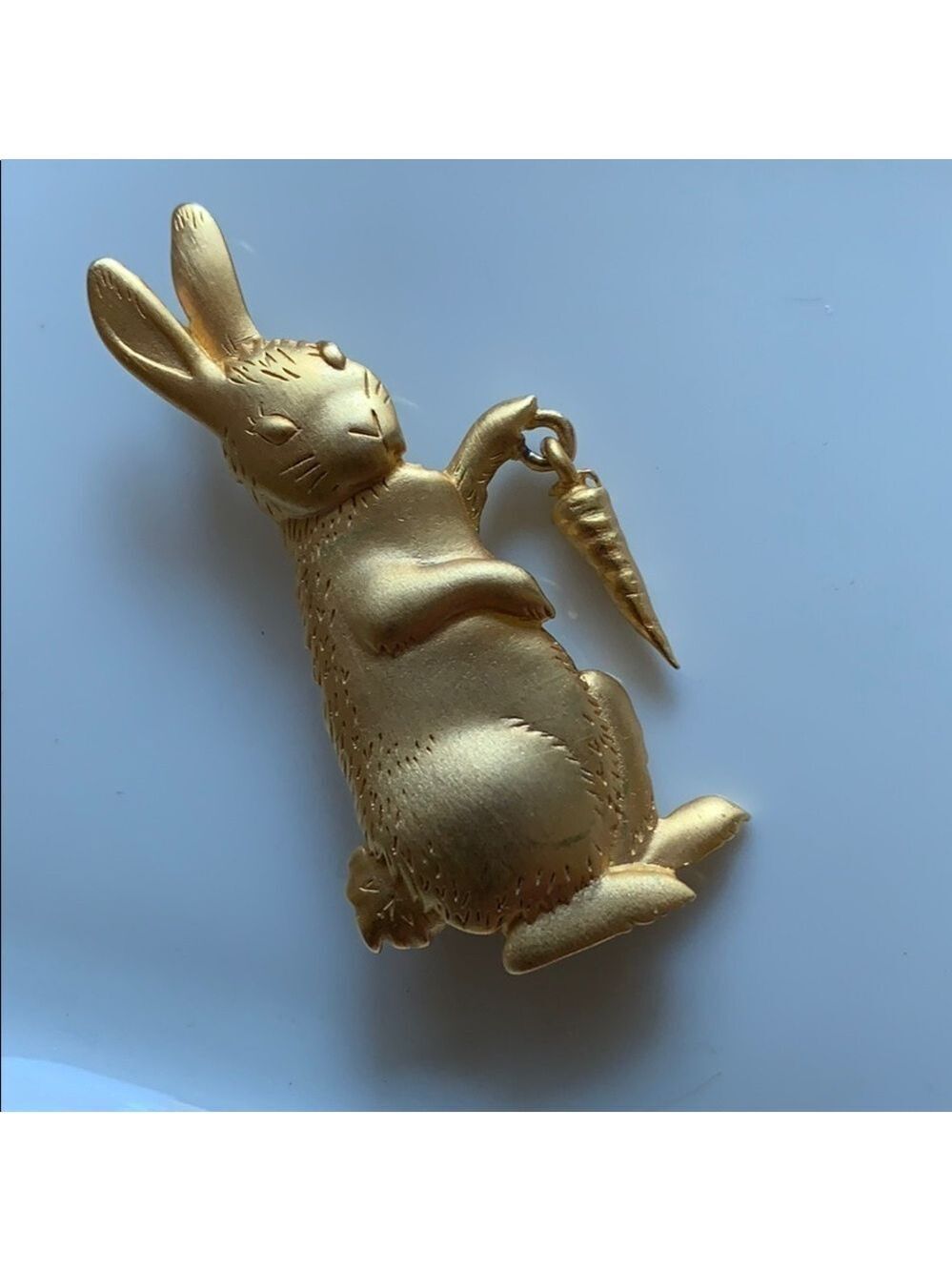 JONETTE JEWELRY Signed JJ vintage Rabbit with articulated carrot pin spring gold